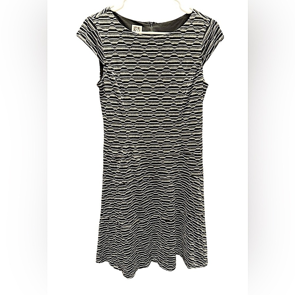 Anne Klein Black White Patterned Dress size 8 length 37in pit to pit 16in